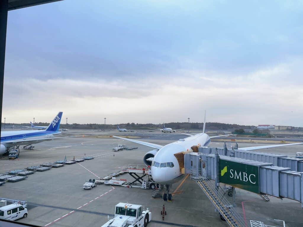 成田空港に駐機しているANA機材