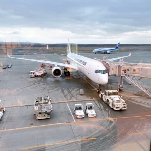 新千歳空港に駐機するJAL 機材