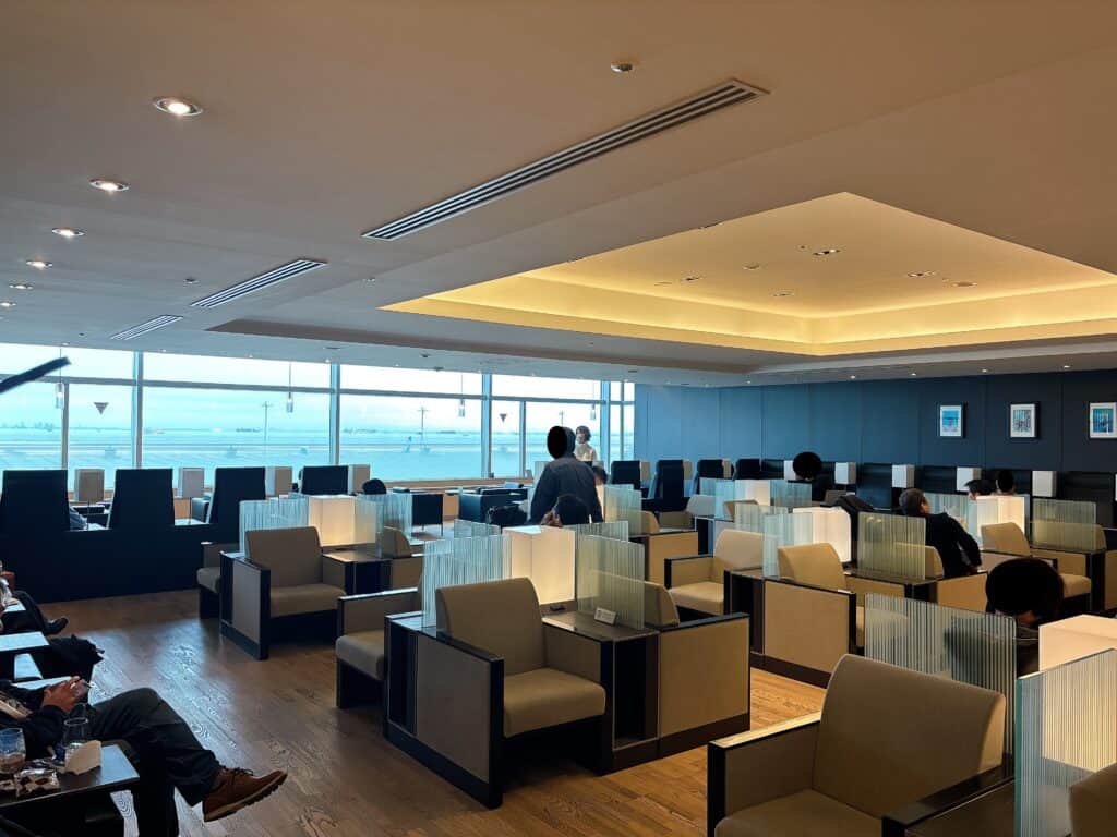 羽田空港国内線ANAラウンジ内の別フロアの様子