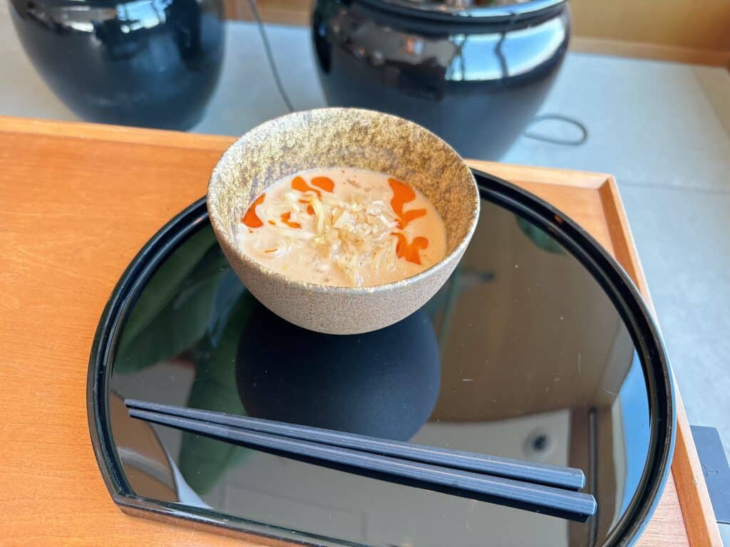 キャセイラウンジの担々麺
