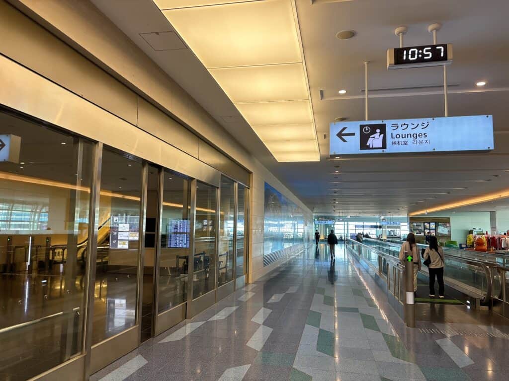 キャセイパシフィック航空ラウンジの入り口
