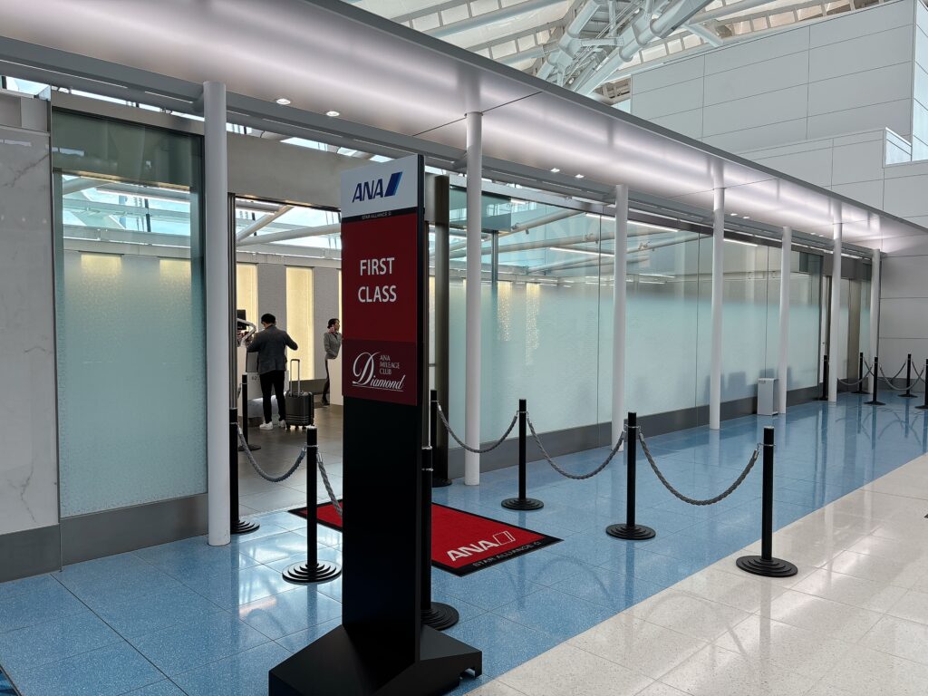 ANA 国際線 ファーストクラス　ルームウェアセット　M　未開封未使用① ANA 新ビジネスクラス The Room後ろ向き座席搭乗記 羽田→NY(JFK