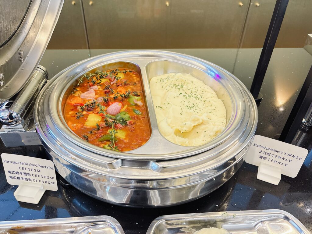 牛肉の煮込みやマッシュポテト