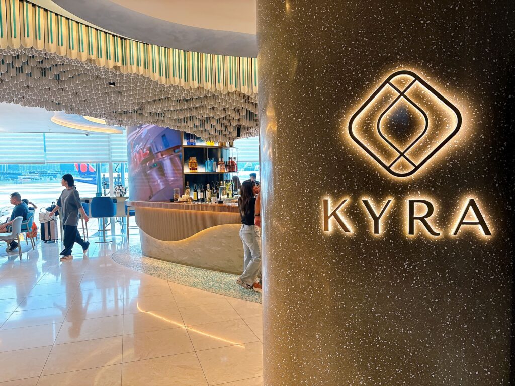 KYRAラウンジの外観