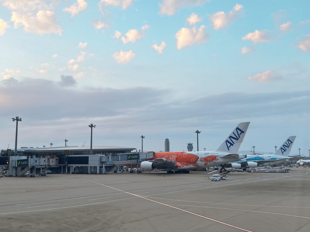 成田空港に駐機する飛行機